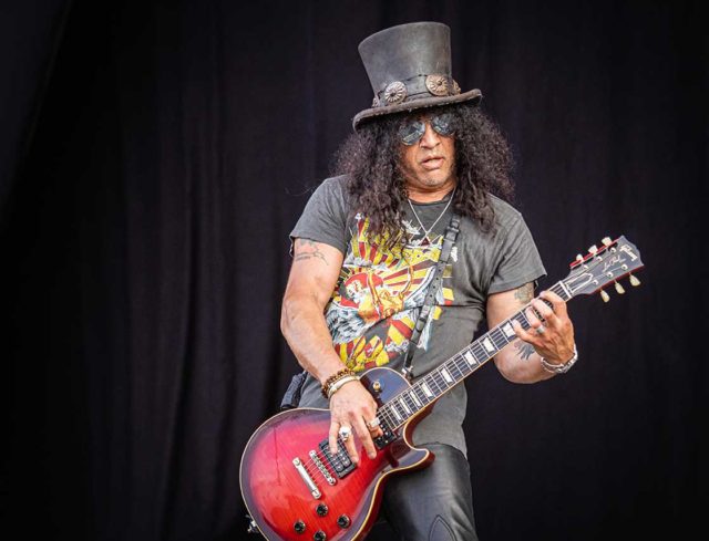 Slash Suggests Guns N' Roses Will Share New Music In 2021