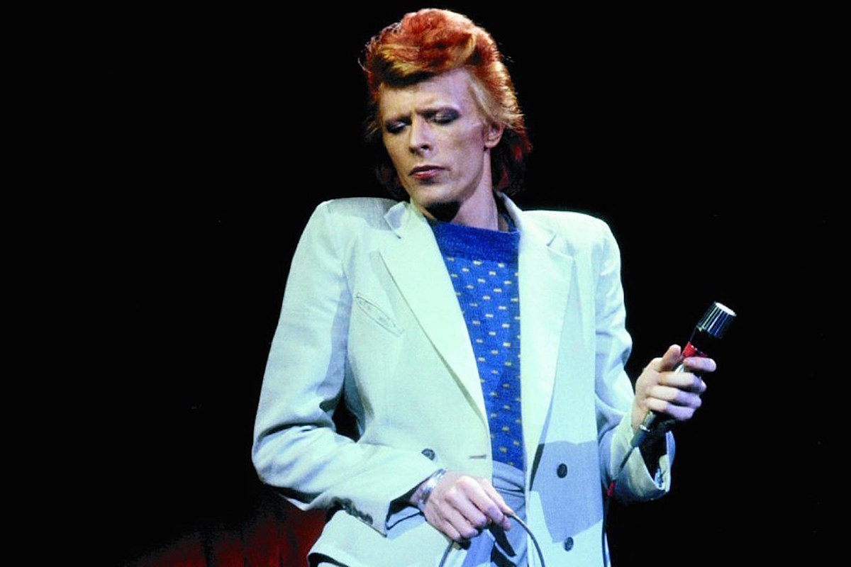الغاز ١٨ How David Bowie's Diamond Dogs Tour Led To A Soul-Enhanced Future الغاز ١٨
