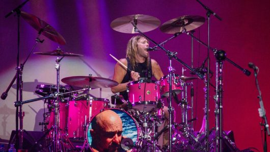 Taylor Hawkins Tribute Show – Chad Smith Remembers Foo Fighters Drummer
