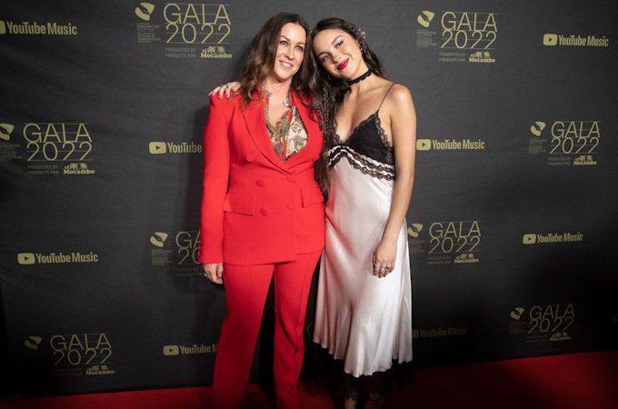 Olivia Rodrigo Inducts Alanis Morissette Into Canadian Songwriters Hall of Fame